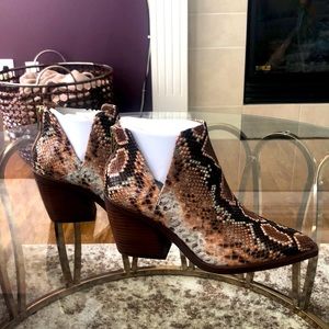 Brown/beige snake print leather